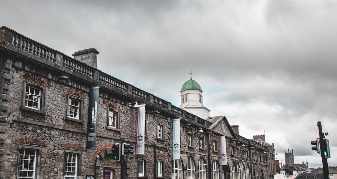 Illustration of a sophisticated 18th-century Turkish bath interior in Dublin, with people enjoying the facilities, reflecting the story of Dr. Achmet Borumborad.